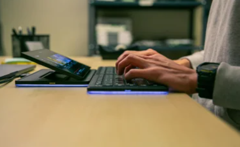 Mobile Pixels Tetra Split Keyboard with Touch Screen