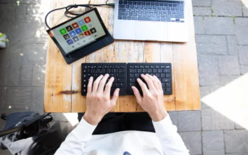 Mobile Pixels Tetra Split Keyboard with Touch Screen