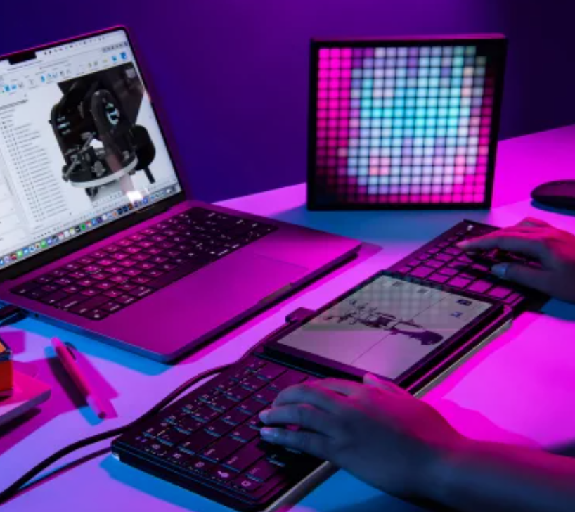 Mobile Pixels Tetra Split Keyboard with Touch Screen